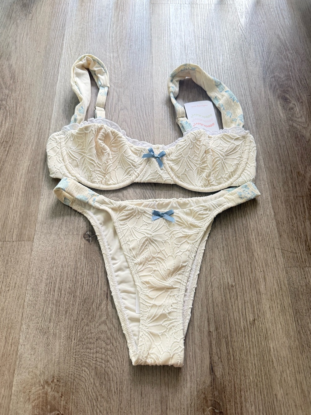 dippin daisys jasmine white & blue floral underwire super cheeky bikini swim set